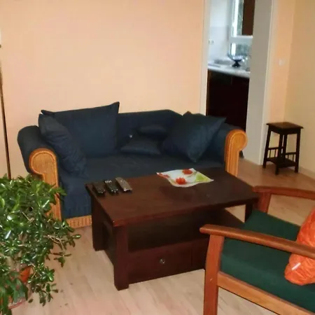 Mit Terrasse In Ruhiger Lage 아파트 *